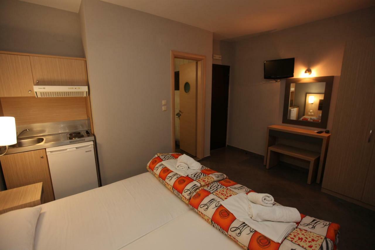 לימנאס Mironi & Victoria Hotel מראה חיצוני תמונה